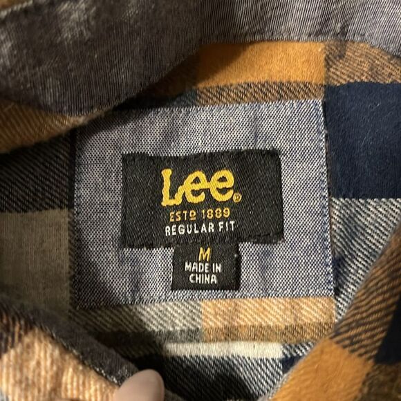 Lee Men’s Plaid Button Down - Picture 4 of 5
